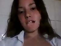 Novinha peituda linda se mostrando