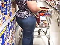 Thick Mature Ebony Ass in jeans on to me & still walking (2)