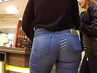 Pawg ass teen wid round ass eatin up tight jeans(repost)