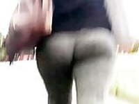 Chovendo atras da leg cinza Nice ass legging 