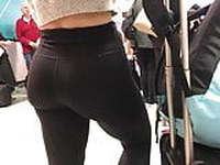 Perfect bubble butt in yoga pants (airport slut #2)