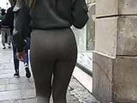 A pretty woman in legging