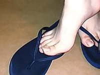 Shoe play in black reef flip flops natural toes 2