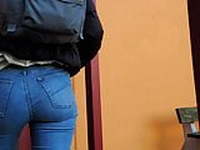 Hot candid Ass in tight Jeans 