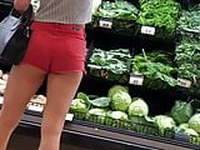 Nice ass at the grocery store