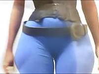 Cameltoe in blue leggings