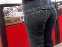 Gorgeous Latina Milf in curve hugging jeans!!!